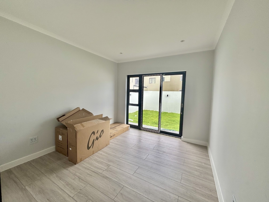 To Let 4 Bedroom Property for Rent in Sandown Western Cape